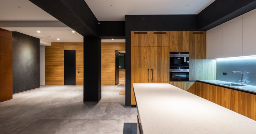 Kleiner Flur, große Ordnung: Stauraum-Strategien für 1-1,5 m breite Dielen