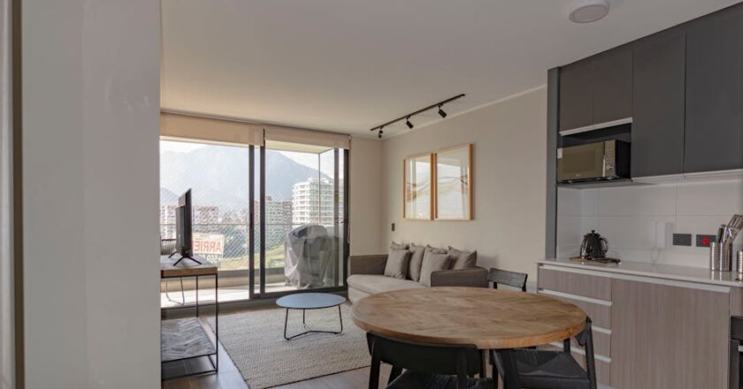 3 m2 Stadtbalkon planen: Sitzplaetze, Stauraum, Sichtschutz und pflegeleichte Bepflanzung