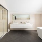 Badbeleuchtung in der Mietwohnung: Zonen, IP-Schutz, Spiegelleuchten und einfache Nachrüstung