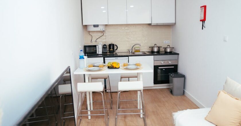 6-8 m2 Küche effizient planen: Layouts, Stauraum, Geräte und Kosten