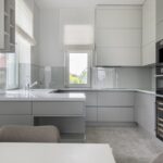 Speisekammer auf 1-2 m2 planen: Regale, Belüftung, Organisation und Kosten