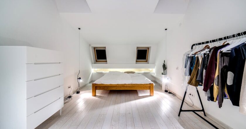 Einbauschrank unter der Dachschräge planen: Aufmaß, Korpustiefe, Fronten, Belüftung und Kosten