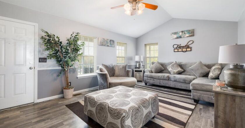 Fensterfolien richtig planen: Sichtschutz, Wärmeschutz, Montage und Kosten