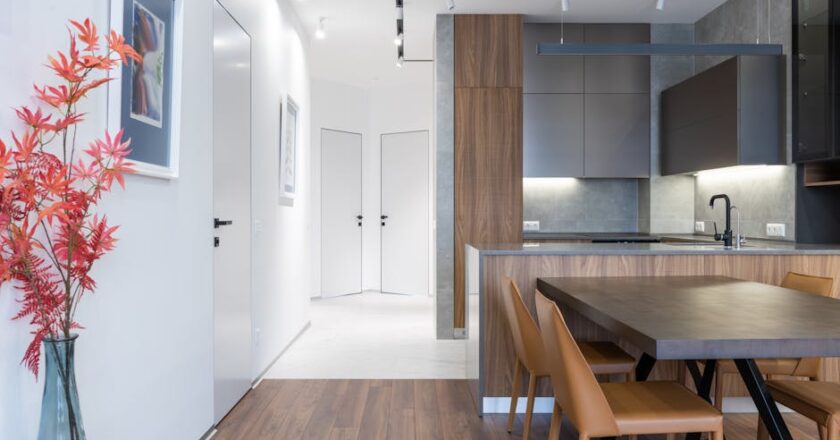 Stauraum unter der Treppe planen und bauen: Module, Auszüge, Belüftung, Licht und Kosten