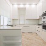 Küchenarbeitsplatte austauschen: Aufmaß, Ausschnitte, Abdichtung, Montage und Kosten