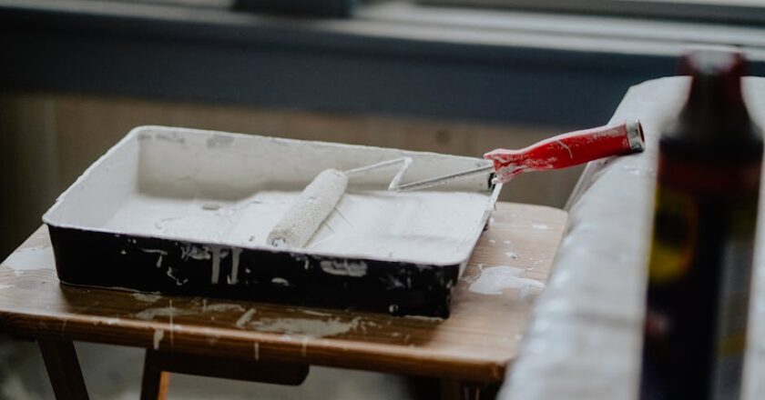 Innenwände fachgerecht streichen: Vorbereitung, Grundierung, Farbauswahl, Werkzeuge, Verbrauch und Kosten