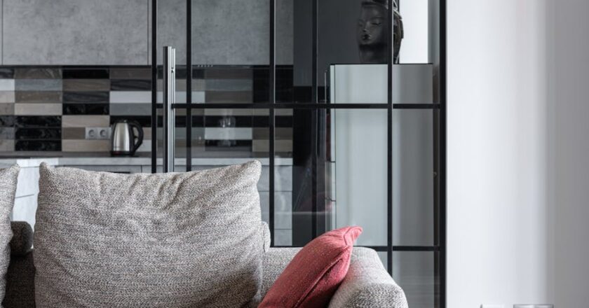 Innenfenster und Glastrennwand im Bestand: Crittall-Look planen, montieren und Kosten kalkulieren