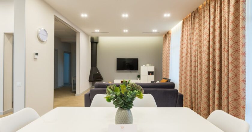 Vorhangschienen an der Betondecke montieren: Systeme, Dübel, Aufmaß, Bohrtechnik und Kosten